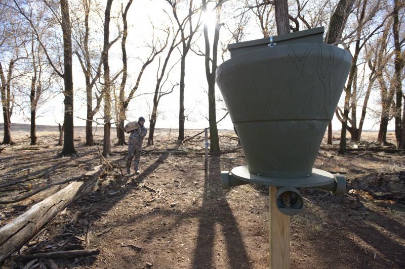 FEEDBANK 600 GRAVITY DEER FEEDER